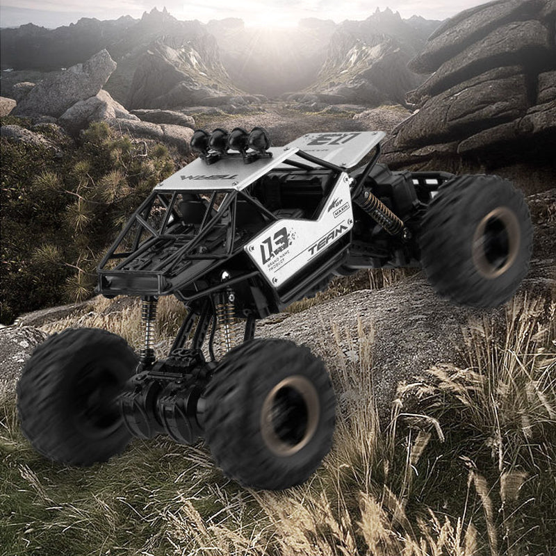 đąđą50 % de rĂ©duction !!!đ
Voiture RC 4x4 tout-terrain â ChĂąssis en alliage, double moteur, barre anti-collision. Livraison rapide ! - Image 2