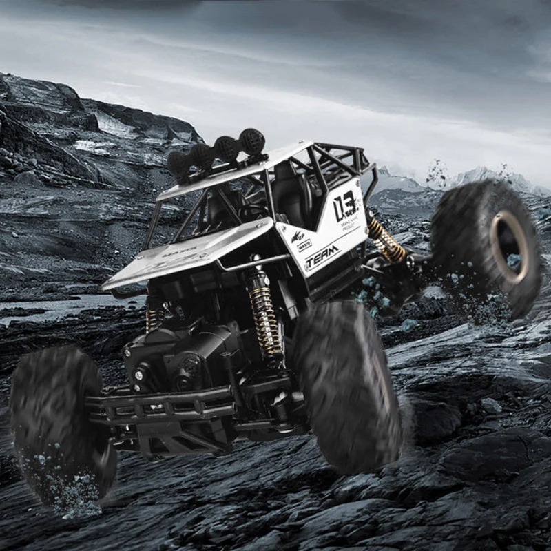 đąđą50 % de rĂ©duction !!!đ
Voiture RC 4x4 tout-terrain â ChĂąssis en alliage, double moteur, barre anti-collision. Livraison rapide ! - Image 4