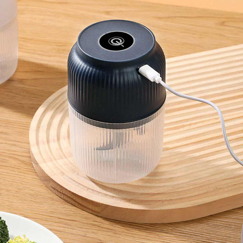 📢📢50 % de réduction !! ⏰🔪✨ 300ML Hachoir et Broyeur à Ail Électrique Sans Fil – Multifonctionnel & Portable 💪🍽️ - Image 4
