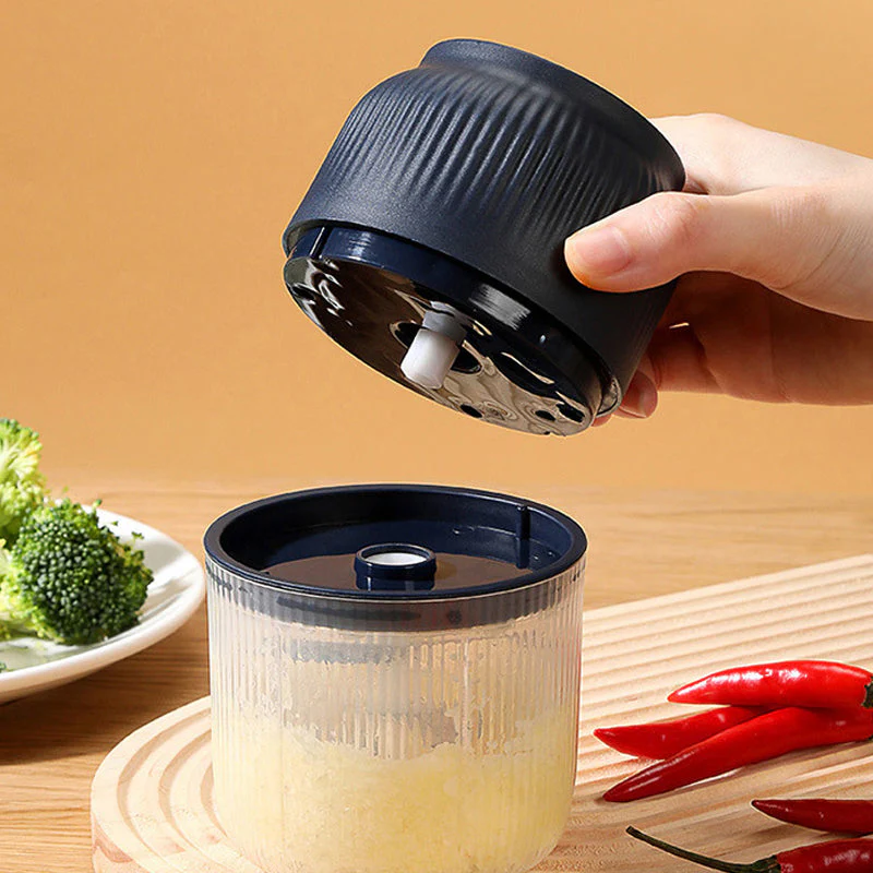 📢📢50 % de réduction !! ⏰🔪✨ 300ML Hachoir et Broyeur à Ail Électrique Sans Fil – Multifonctionnel & Portable 💪🍽️ - Image 6