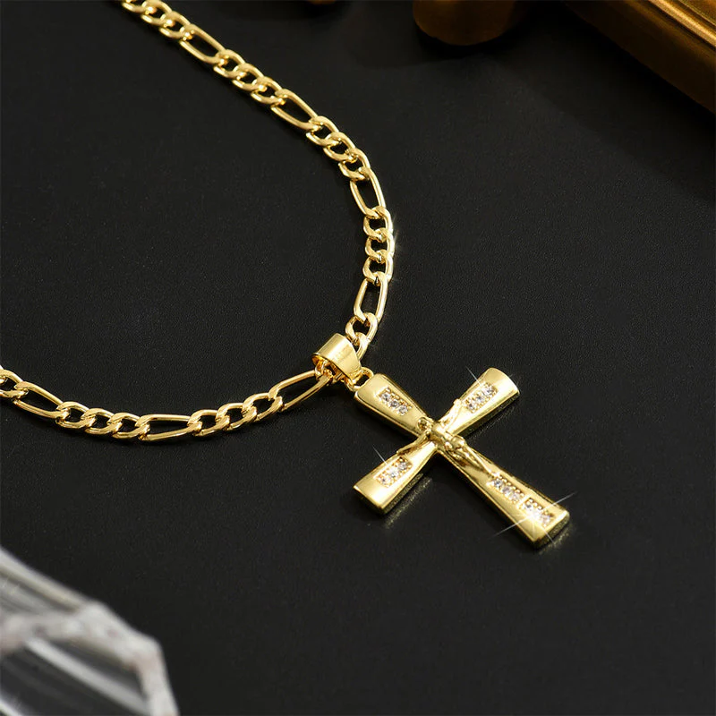 ✝️ 60% DE RÉDUCTION ! ✨ Collier Crucifix en Or – Motif INRI Détaillé, Chaîne Figaro Ajustable & Finition Éclatante 💛 - Image 9