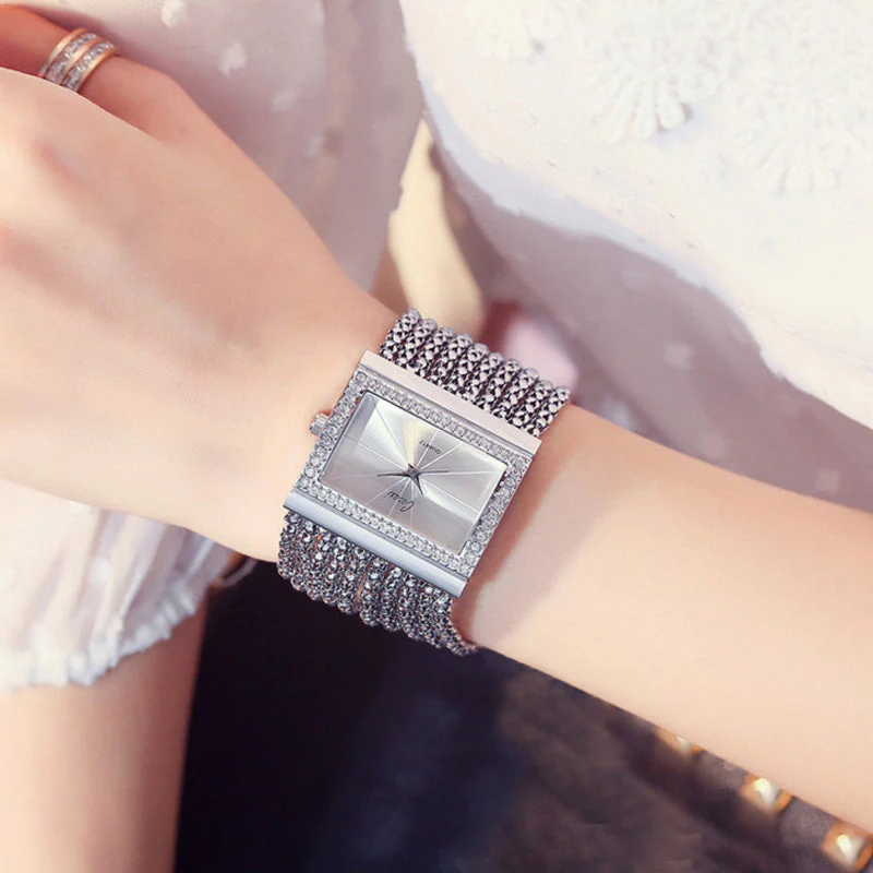 ⌚50% RÉDUCTION MAINTENANT !✨Montre Quartz à Strass avec Bracelet Pompon💎Élégante & Éclatante, Cadeau Parfait pour Célébrations🎁