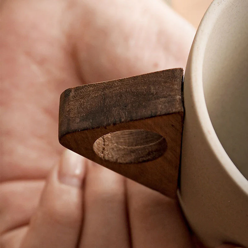 Tasse à café vintage avec anse en bois et soucoupe - Image 9
