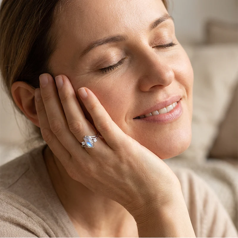 đąđą50 % de rĂ©duction !! â° Bague gĂ©omĂ©trique ovale en pierre de lune avec accents de zirconia â Mystique, Ă©tincelante et Ă©lĂ©gance intemporelle ! đâš - Image 4